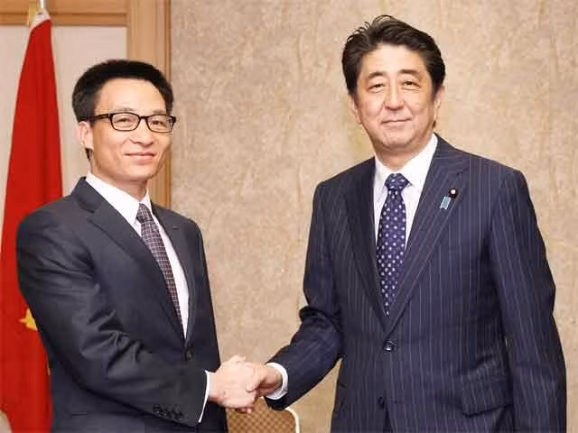 Phó Thủ tướng Vũ Đức Đam và Thủ tướng Nhật Bản Shinzo Abe.
