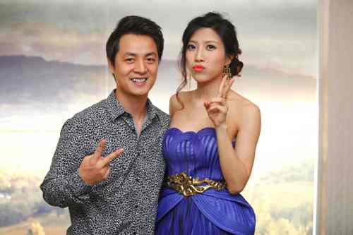 Ca sĩ Đăng Khôi đến để chúc mừng Trang Pháp thực hiện liveshow.
