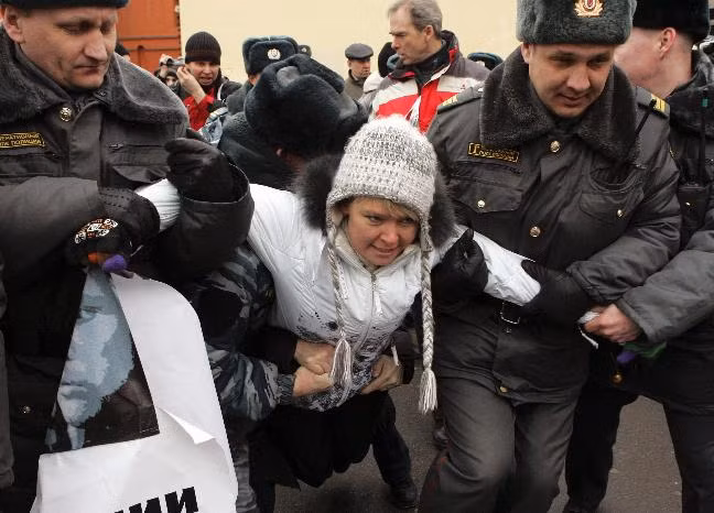 Người biểu tình bị bắt giữ ở Moscow hôm 18/3 Người biểu tình bị bắt giữ ở Moscow hôm 18/3