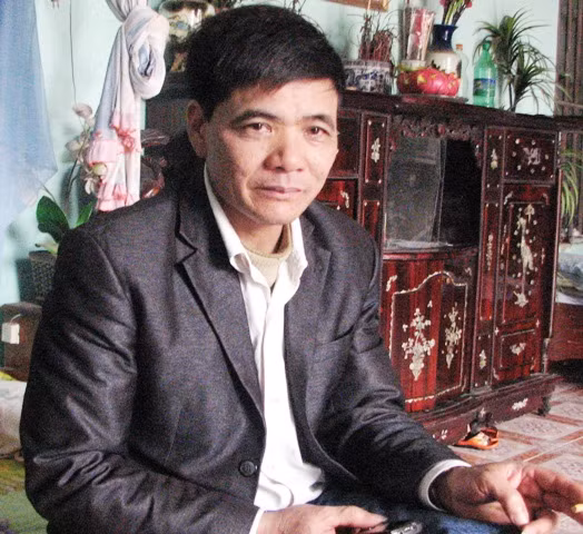 Anh Tùng (làng Đức Tinh - Cẩm Hưng) thấy Khen chửi bới và ngăn cản việc cấp cứu tại Trạm Y tế xã Cẩm Hưng ngày 19/6/2011