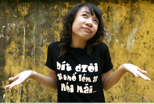 Không chỉ nhìn những "khẩu hiệu" buồn cười mà cách tạo dáng của các bạn trẻ cũng phì cười Không chỉ nhìn những "khẩu hiệu" buồn cười mà cách tạo dáng của các bạn trẻ cũng phì cười