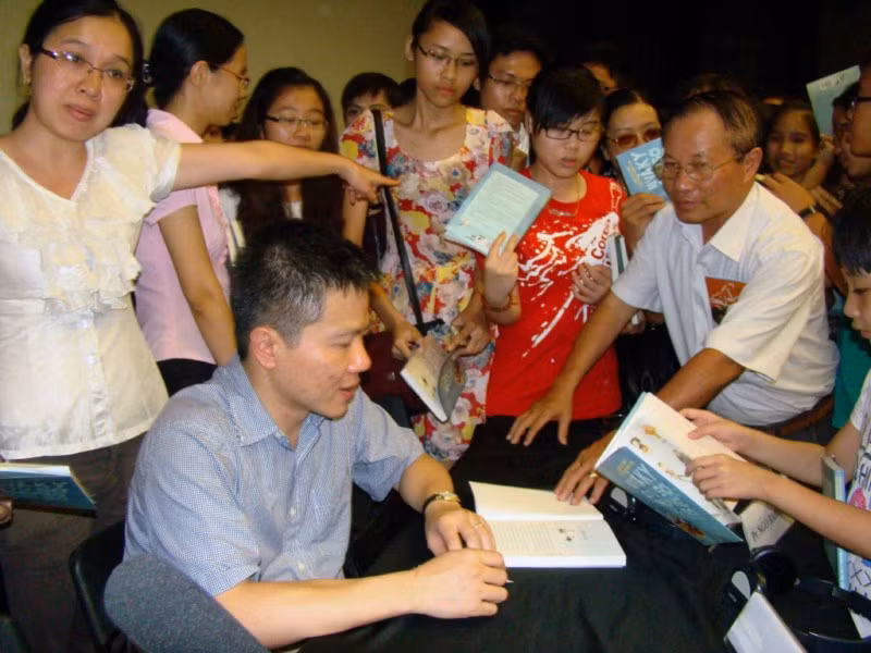 GS Châu mỏi tay "cho chữ" >>BẤM ĐÂY XEM CẬP NHẬT ĐIỂM THI ĐẠI HỌC, CAO ĐẲNG NHANH NHẤT 2012 GS Châu mỏi tay "cho chữ" >>BẤM ĐÂY XEM CẬP NHẬT ĐIỂM THI ĐẠI HỌC, CAO ĐẲNG NHANH NHẤT 2012