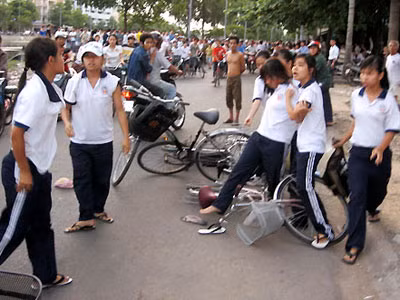 Học sinh sẵn sàng đánh chửi nhau chỉ vì xích mích nhỏ Học sinh sẵn sàng đánh chửi nhau chỉ vì xích mích nhỏ