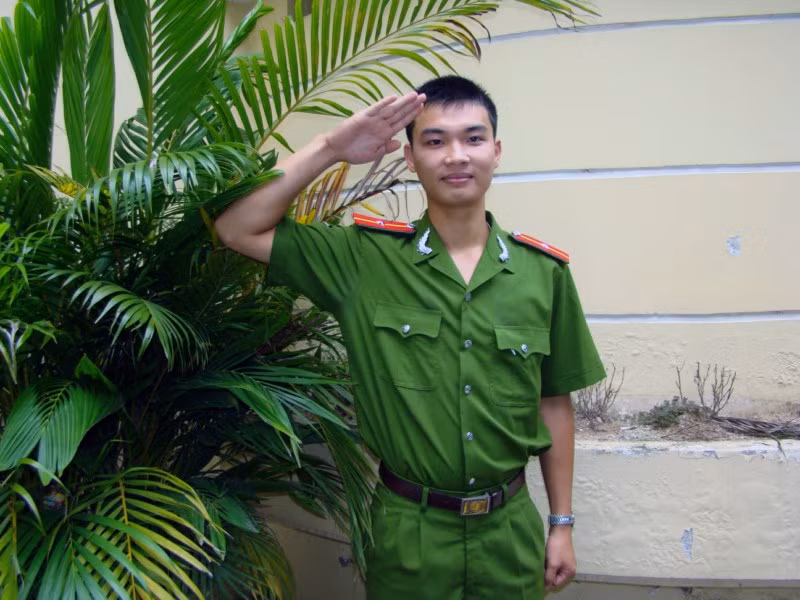 Chiến sĩ Nguyễn Đức Dương khoa Phòng Cháy chữa cháy Trường ĐH Phòng cháy chữa cháy với số điểm xuất sắc 8.81/10. "Ngành của em có thể làm việc được rất nhiều cơ quan, tổ chức, nhất là được sự phân công nhiệm vụ đến các Sở phòng cháy chữa cháy". Đức Dương chia sẻ.