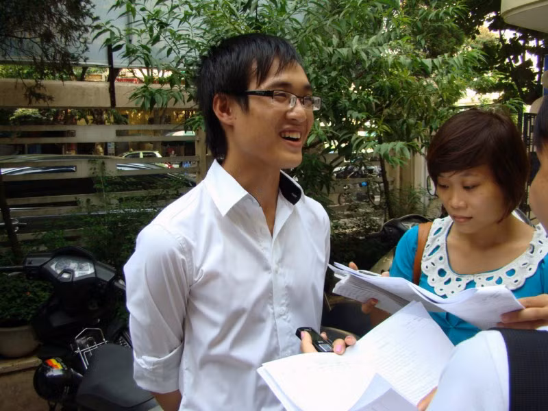 Mai Văn Minh, thủ khoa Trường ĐH Kinh tế Quốc dân - Khoa Ngân hàng Tài chính với điểm học tập 9.16/10. Cậu thủ khoa này từng đạt giải nhất Đại số Olympic sinh viên toàn quốc năm 2008 - 2009, 2009 - 2010. Mai Văn Minh chia sẻ bí quyết để trở thành thủ khoa: "Theo em cần phải tập trung nhiều thời gian để học tập thì mới có thể đạt được kết quả cao. Trên lớp biết lắng nghe những ví dục của thầy cô, chính những ví dụ đó là những kiến thức mở rộng và hứng thú. Đồng thời phương pháp học nhóm cũng đem lại cho em nhiều hứng thú và hiệu quả trong học tập".
