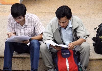 Tuyển sinh 2012: Vội vàng công bố điểm chuẩn kiếm sinh viên