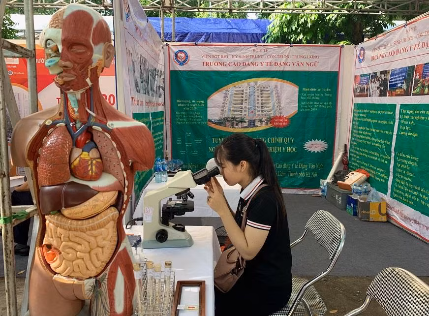Năm 2019, ngưỡng đảm bảo chất lượng đầu vào đối với ngành Y khoa là 21 điểm, áp dụng cho tất cả các tổ hợp xét tuyển (Ảnh minh họa: Thùy Linh) Năm 2019, ngưỡng đảm bảo chất lượng đầu vào đối với ngành Y khoa là 21 điểm, áp dụng cho tất cả các tổ hợp xét tuyển (Ảnh minh họa: Thùy Linh)