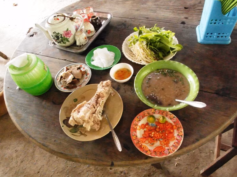 Phần ăn đầy hấp dẫn, đủ màu xanh, đỏ đã được mang ra.... Phần ăn đầy hấp dẫn, đủ màu xanh, đỏ đã được mang ra....
