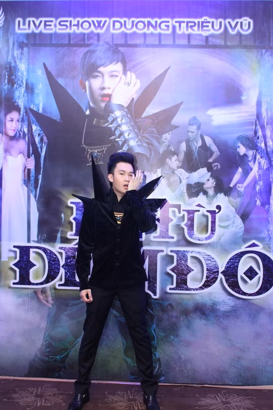 Trong liveshow “Kể Từ Đêm Đó”sẽ diễn ra vào lúc 20h, ngày 20/10 tại Nhà hát Tp. Hồ Chí Minh,"hoàng tử mắt hí" kể một câu chuyện gần như là một “cái mệnh” vận vào anh. Một câu chuyện được lồng ghép từ chính tự thân người nghệ sỹ cùng với vẻ đẹp của âm nhạc sẽ tạo nên không gian vừa huyền hoặc của nghệ thuật nhưng cũng rất đời thường. Hàng loạt những khách mời tên tuổi sẽ song hành cùng Dương Triệu Vũ trong liveshow: Đàm Vĩnh Hưng, Hồ Ngọc Hà, Vy Oanh, Bảo Thy, TamMy, Đồng Lan, Lê Khánh, Tuấn Khải, Cao Lâm Viên...chắc chắn sẽ mang đến cho khán giả nhiều cung bậc cảm xúc khác nhau.