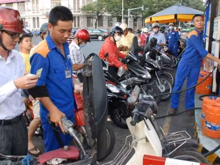 Xăng ổn định, dầu tiếp tục giảm giá. Xăng ổn định, dầu tiếp tục giảm giá.