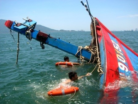 Tàu Trung Quốc nhiều lần đâm húc vào các tàu thực thi pháp luật của Việt Nam, thậm chí đâm chìm tàu cá của ngư dân Việt Nam. Tàu Trung Quốc nhiều lần đâm húc vào các tàu thực thi pháp luật của Việt Nam, thậm chí đâm chìm tàu cá của ngư dân Việt Nam.
