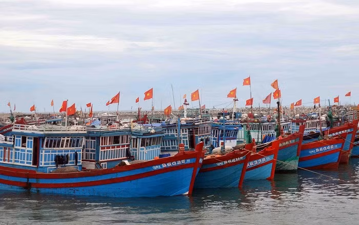 Chính phủ quyết định chi 16 nghìn tỷ đồng hỗ trợ ngư dân, kiểm ngư và cảnh sát biển.