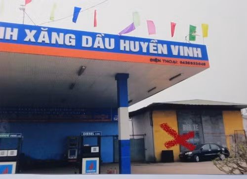 Công ty Hoàng Phương cho biết Công an Đông Anh để hàng trong kho (dấu X đỏ) không đúng quy trình bảo quản hàng hóa là một việc làm thiếu trách nhiệm. Công ty Hoàng Phương cho biết Công an Đông Anh để hàng trong kho (dấu X đỏ) không đúng quy trình bảo quản hàng hóa là một việc làm thiếu trách nhiệm.