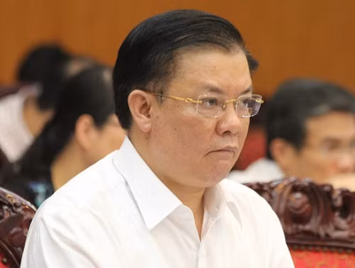 Bộ trưởng Bộ Tài chính - ông Đinh Tiến Dũng báo cáo tại Ủy ban Thường vụ Quốc hội sáng 24/9. Ảnh: Ngọc Quang. Bộ trưởng Bộ Tài chính - ông Đinh Tiến Dũng báo cáo tại Ủy ban Thường vụ Quốc hội sáng 24/9. Ảnh: Ngọc Quang.