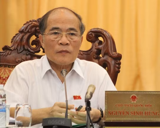 Chủ tịch Quốc hội yêu cầu Bộ Giáo dục làm rõ thiết kế chương trình sách giáo khoa và các tiêu chí thẩm định sách giáo khoa, nói rõ trong Nghị quyết. Ảnh: Ngọc Quang. Chủ tịch Quốc hội yêu cầu Bộ Giáo dục làm rõ thiết kế chương trình sách giáo khoa và các tiêu chí thẩm định sách giáo khoa, nói rõ trong Nghị quyết. Ảnh: Ngọc Quang.