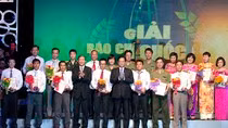 Lần đầu tiên phát động giải báo chí toàn quốc về xây dựng Đảng ảnh 2 Lần đầu tiên phát động giải báo chí toàn quốc về xây dựng Đảng ảnh 2