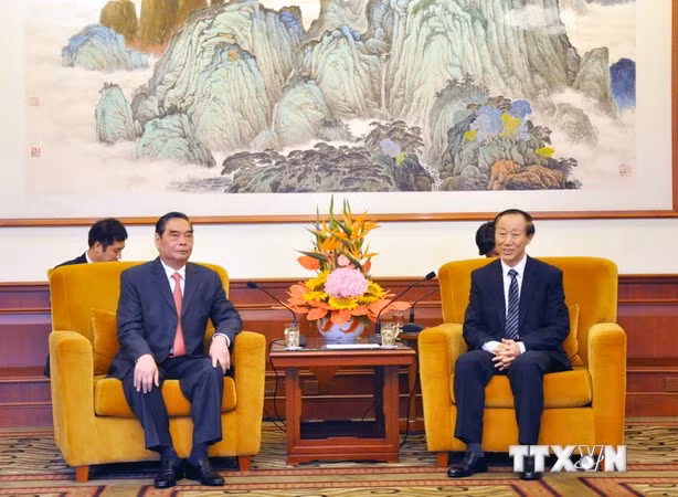 Đặc phái viên Lê Hồng Anh tiếp ông Vương Gia Thụy, Trưởng Ban Liên lạc Đối ngoại Trung ương, Phó Chủ tịch Chính Hiệp Toàn Quốc Trung Quốc. Ảnh: TTXVN.