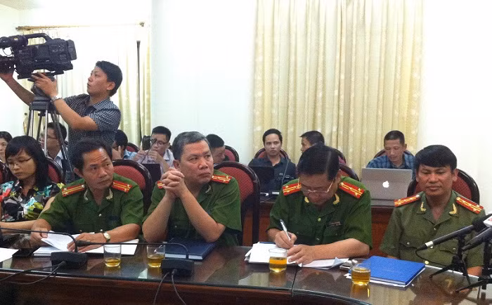 Công an Hà Nội thông tin việc tìm được xác nạn nhân Lê Thị Thanh Huyền vào chiều ngày 5/8. Ảnh: Ngọc Quang. Công an Hà Nội thông tin việc tìm được xác nạn nhân Lê Thị Thanh Huyền vào chiều ngày 5/8. Ảnh: Ngọc Quang.