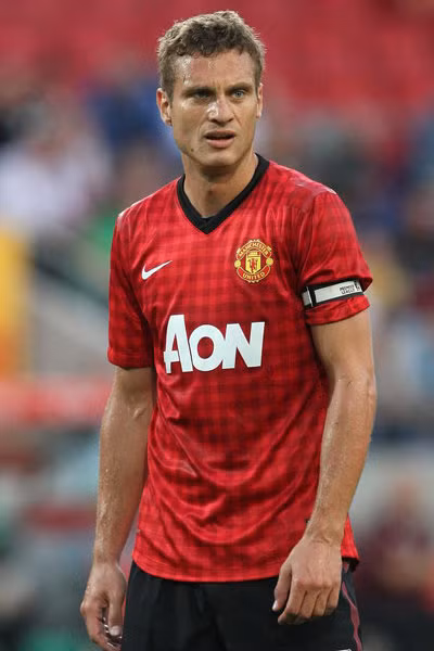 Vidic mới trở lại sau chấn thương ở mùa giải trước. Vidic mới trở lại sau chấn thương ở mùa giải trước.