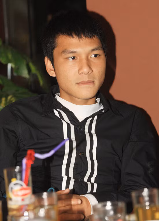 Vụ Hồng Việt không phải là lần đầu tiên người hâm mộ phải đau lòng chứng kiến các cầu thủ sa ngã tại CLB xứ Nghệ. Trước Việt, ngoài tiền vệ tài hoa Phan Thanh Tuấn từng bị đứt cả sự nghiệp vì ma túy như đã đề cập còn có tiền vệ Văn Hiền trở thành “nô lệ” của “nàng tiên nâu”.