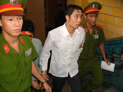 Vụ án bán độ của Văn Quyến, Quốc Vượng và nhóm tuyển thủ U23 thực sự trở thành một quả bom tấn phát nổ trong làng bóng đá. Thời điểm đó, Văn Quyến, Quốc Vượng đang là thần tượng của hàng triệu trái tim hâm mộ.