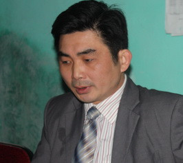 Ông Đàm Văn Vũ (Phó phòng GD huyện Trùng Khánh) cho biết nhiều điểm học của xã chỉ là lớp học nán tre, lứa do dân dựng tam. Học sinh phải dậy sớm, soi đèn pin vượt rừng đến lớp.