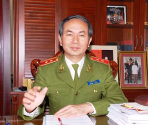 Trung tướng Trần Đại Quang: "Nhiều khi tôi phải xuống xe để tự điều khiển giao thông” Trung tướng Trần Đại Quang: "Nhiều khi tôi phải xuống xe để tự điều khiển giao thông”