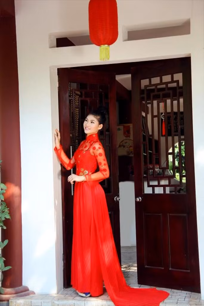 Vui vẻ, hòa đồng, thích làm quen được nhiều bạn mới, thích đi mua sắm và du lịch để học hỏi và khám phá nhiều điều mới lạ.