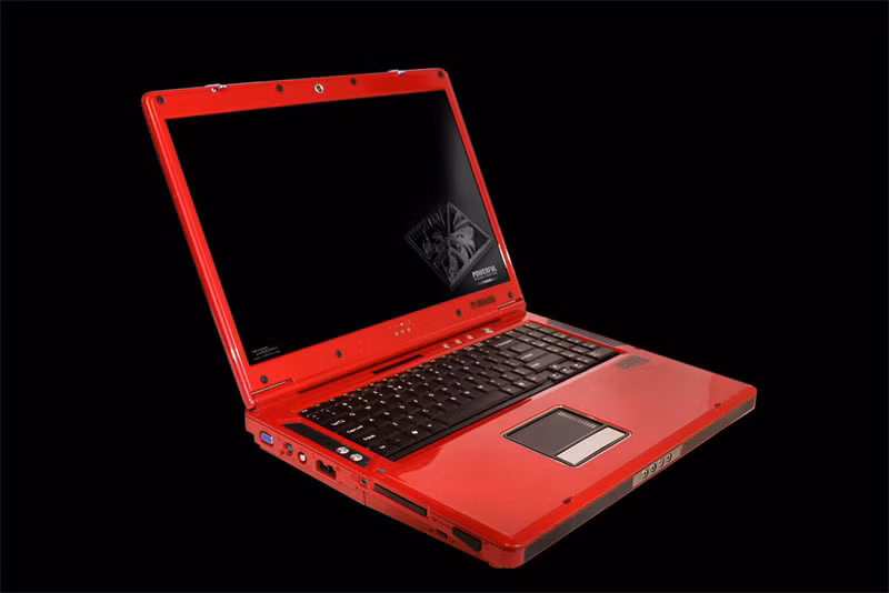 Voodoo Envy H:171: Nếu điều bạn cần ở một chiếc laptop là hiệu năng cao, Voodoo Envy H:171 là sự lựa chọn hoàn hảo. Cấu hình của máy có thể làm mê mẩn bất kì tín đồ công nghệ nào: chip Intel Core 2 Extreme X6800, hỗ trợ RAM 4 GB, 2 thẻ NVIDIA Quadro FX Go 2500M, webcam 1.3 MP, 2 ổ cứng 250 GB, khe đọc thẻ 7-trong-1 cùng một màn hình rộng 17 inch cho độ phân giải 1920 x 1200. Để sở hữu cỗ máy trong mơ này, khách hàng sẽ phải bỏ ra 8500 USD