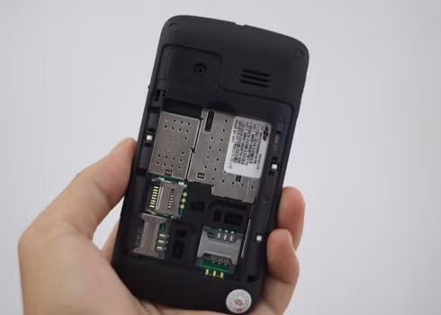 Smartphone dùng được 2 sim 2 sóng.