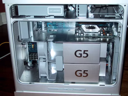Apple G5: Chiếc desktop phiên bản cao cấp nhất của Apple này nhấn mạnh vào yếu tố cấu hình. Máy được trang bị 16GB SDRAM (10.000USD), card đồ họa NVIDIA Quadro FX 4500 (2.000USD), và ổ cứng 1TB (1.000USD). Tất nhiên, thiết kế của G5 cũng là một điểm nhấn rất khác biệt của Apple. Giá bán 25.000USD Apple G5: Chiếc desktop phiên bản cao cấp nhất của Apple này nhấn mạnh vào yếu tố cấu hình. Máy được trang bị 16GB SDRAM (10.000USD), card đồ họa NVIDIA Quadro FX 4500 (2.000USD), và ổ cứng 1TB (1.000USD). Tất nhiên, thiết kế của G5 cũng là một điểm nhấn rất khác biệt của Apple. Giá bán 25.000USD