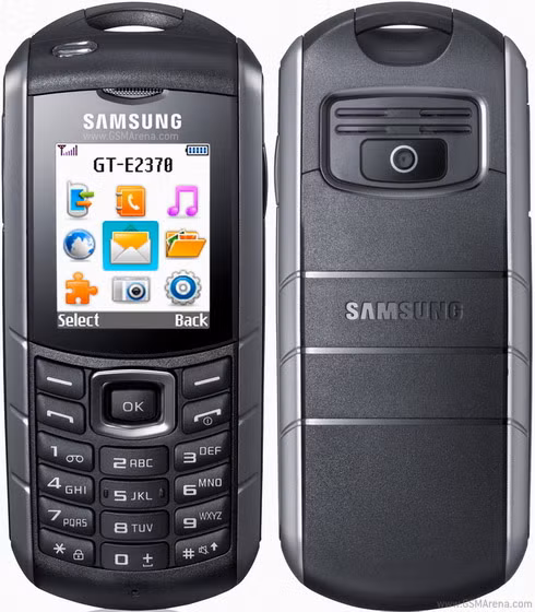 Samsung E2370 Xcover được thiết kế khá độc đáo với lớp vỏ bọc cao su ở phía ngoài tạo cảm giác chắc chắn cho người cầm nó, cùng với tính năng chống va đập mạnh và chống thấm nước. Xcover E2370 được sở hữu màn hình TFT 1,8 inch, độ phân giải 128 x 160 pixel, camera VGA, hỗ trợ thẻ nhớ trong 5MB và khe cắm thẻ nhớ MicroSD 2GB. Samsung E2370 Xcover được thiết kế khá độc đáo với lớp vỏ bọc cao su ở phía ngoài tạo cảm giác chắc chắn cho người cầm nó, cùng với tính năng chống va đập mạnh và chống thấm nước. Xcover E2370 được sở hữu màn hình TFT 1,8 inch, độ phân giải 128 x 160 pixel, camera VGA, hỗ trợ thẻ nhớ trong 5MB và khe cắm thẻ nhớ MicroSD 2GB.