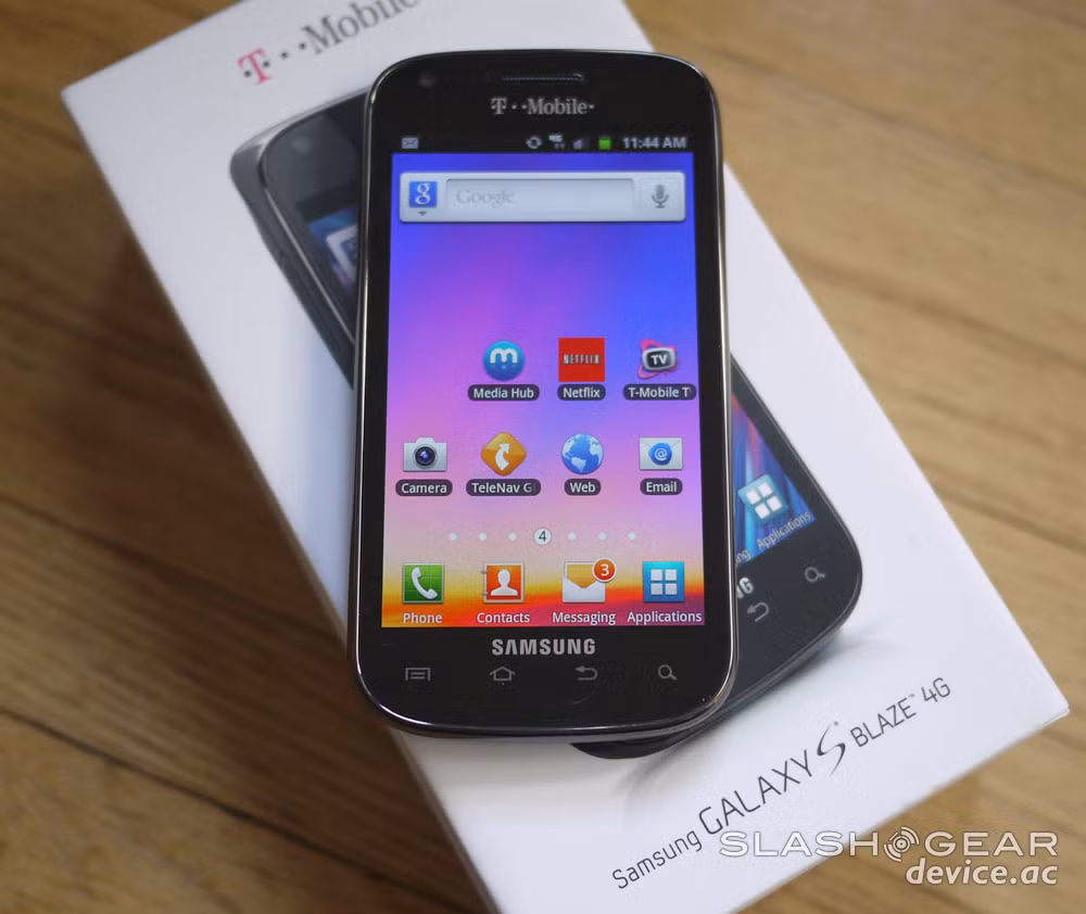 Chiếc điện thoại này hoạt động trên nền tảng hệ điều hành Android 2.3.6 GingerBeard