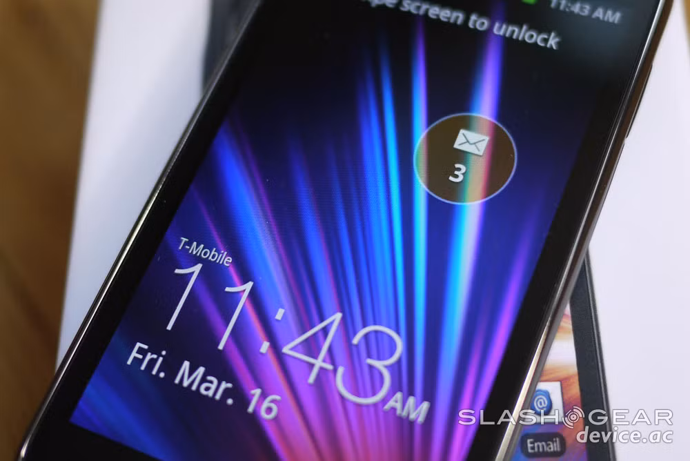 Galaxy S 4G Blaze của T-Mobile không phải là mẫu smartphone mỏng nhất hoặc nhanh nhất nhưng máy có mức giá khá thấp 149 USD kèm hợp đồng 2 năm.