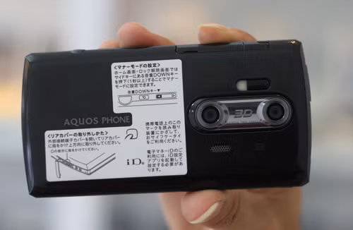 Mặt sau của máy là hai camera được xếp theo chiều dọc, cùng với loa ngoài và đèn. Hai chiếc camera này cho phép máy chụp ảnh 8MP và quay phim 3D với độ phân giải HD (720p). Mặt sau của máy là hai camera được xếp theo chiều dọc, cùng với loa ngoài và đèn. Hai chiếc camera này cho phép máy chụp ảnh 8MP và quay phim 3D với độ phân giải HD (720p).
