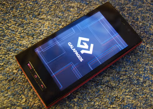 Galapagos 005SH dùng chip Snapdragon 1GHz, bộ nhớ trong 512 MB, hỗ trợ thẻ nhớ ngoài 32 GB, chạy hệ điều hành Android 2.2.1. Camera 8 megapixel, flash LED. Galapagos 005SH dùng chip Snapdragon 1GHz, bộ nhớ trong 512 MB, hỗ trợ thẻ nhớ ngoài 32 GB, chạy hệ điều hành Android 2.2.1. Camera 8 megapixel, flash LED.
