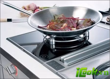 Khi biết có gas rò rỉ, không nên bật lửa lên, không bật/tắt công tắc điện. Hãy mở cửa thoáng, làm thoáng bằng Quạt Tay. Không dùng quạt điện. Sơ tán người và gọi cho đại lý gas. Khi biết có gas rò rỉ, không nên bật lửa lên, không bật/tắt công tắc điện. Hãy mở cửa thoáng, làm thoáng bằng Quạt Tay. Không dùng quạt điện. Sơ tán người và gọi cho đại lý gas.