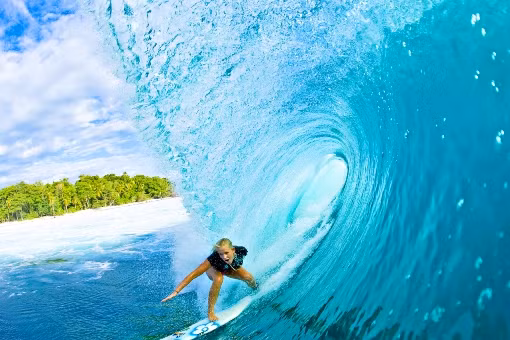 Cùng xem một số hình ảnh của nhà vô địch lướt ván một tay mang tên Bethany Hamilton.