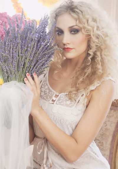 Cùng chiêm ngưỡng vẻ đẹp của Megan Rossee.