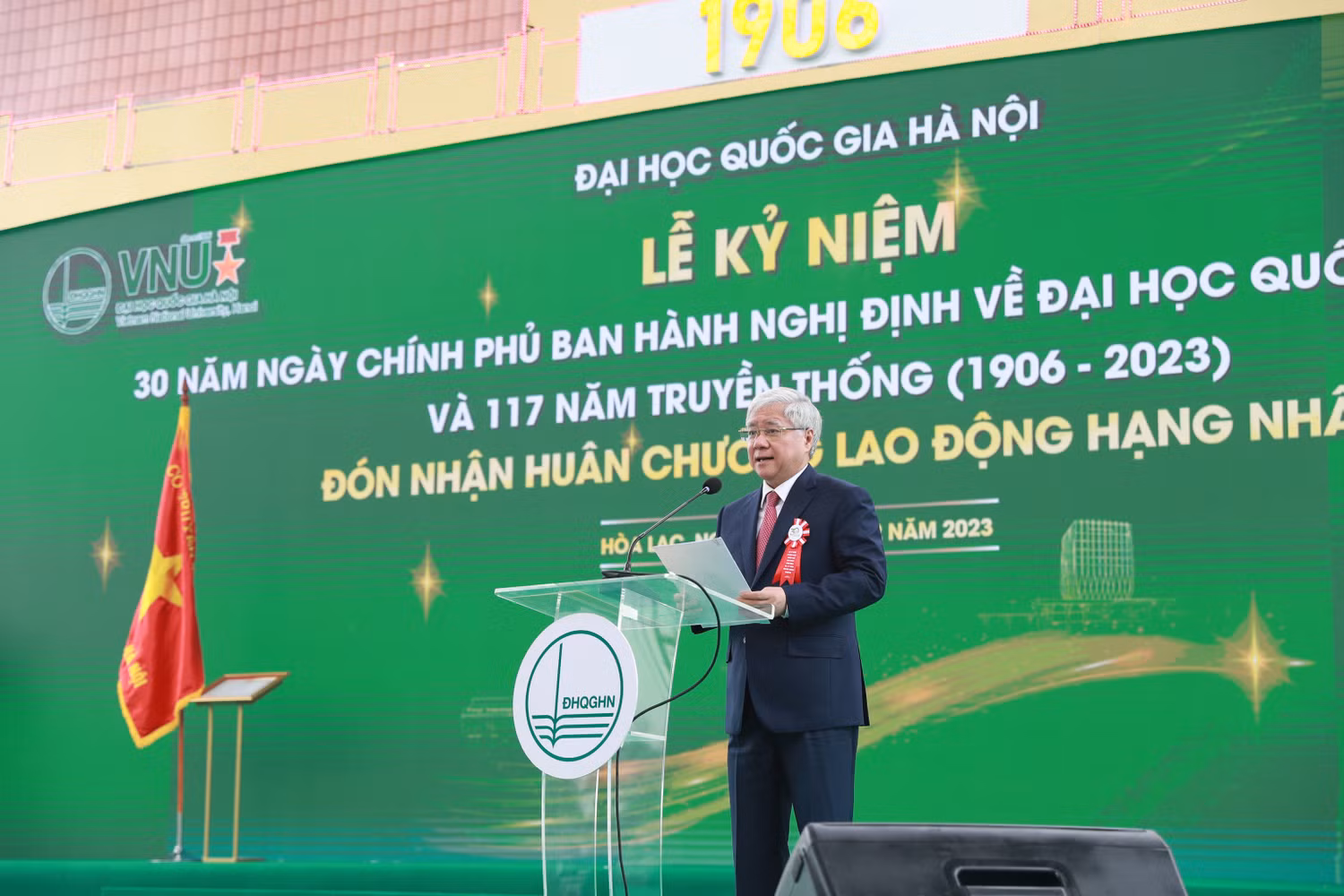 Bí thư Trung ương Đảng, Chủ tịch Ủy ban Trung ương Mặt trận Tổ quốc Việt Nam Đỗ Văn Chiến phát biểu giao nhiệm vụ cho Đại học Quốc gia Hà Nội