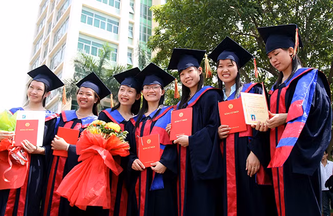 Đào tạo đại học còn 3 năm không có nghĩa là sẽ giảm chương trình hiện hành ảnh 1