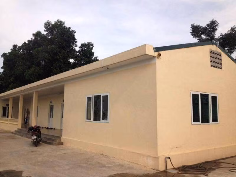 Văn phòng giao dịch xây dựng trái phép trên đất nông nghiệp của Công ty TNHH Thiên Sơn (Ảnh Nhân Minh) Văn phòng giao dịch xây dựng trái phép trên đất nông nghiệp của Công ty TNHH Thiên Sơn (Ảnh Nhân Minh)