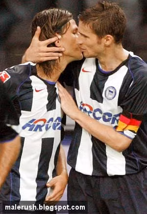 Cặp Marko Pantelic (trái) - Arne Friedrich của Hertha Berlin
