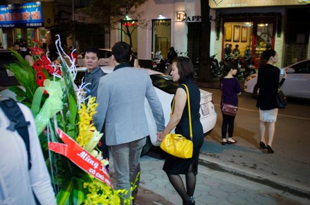 Tham dự sự kiện một lúc, Khánh Linh cùng bạn trai ra về