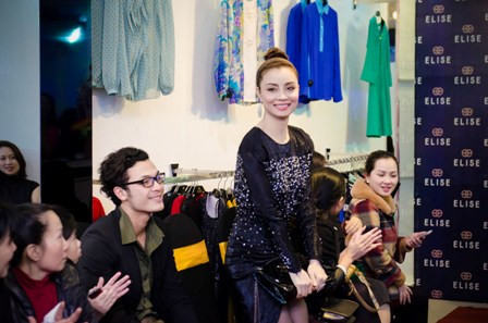 Người mẫu Mai Thu Trang ( chị gái Mai Thu Huyền ) cũng tham dự sự kiện