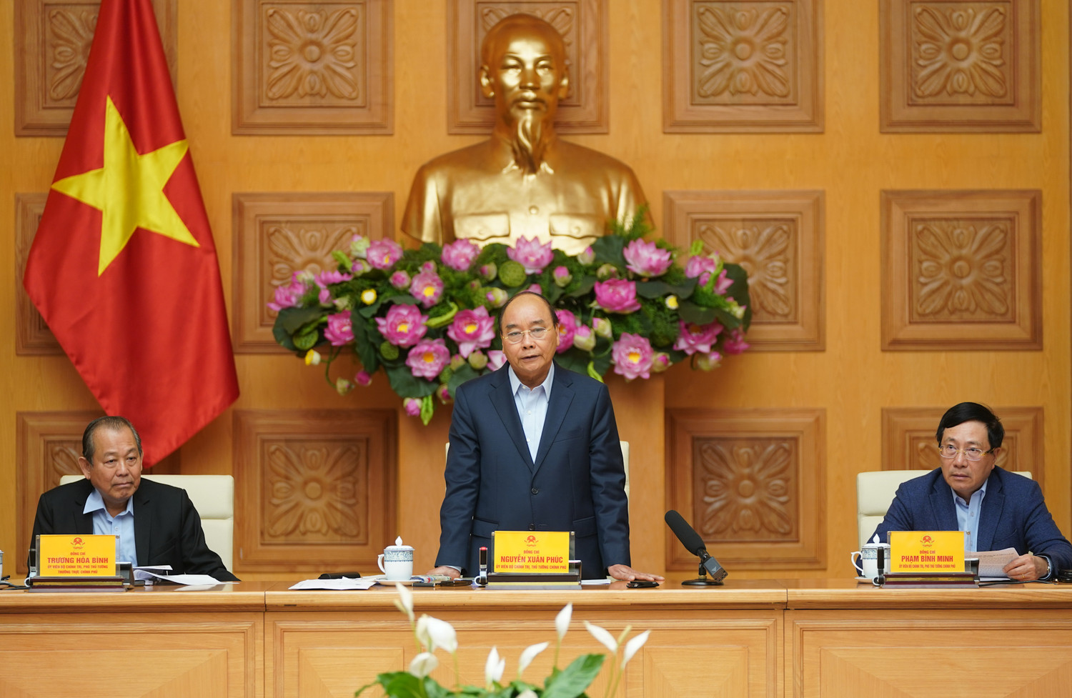 Thủ tướng chủ trì cuộc họp. Ảnh: VGP