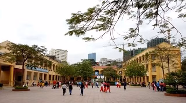 Trường Tiểu học Trung Hòa đang thực hiện việc liên kết dạy ngoại ngữ với Trung tâm Anh ngữ Việt - Úc (Ảnh Hữu Chí)