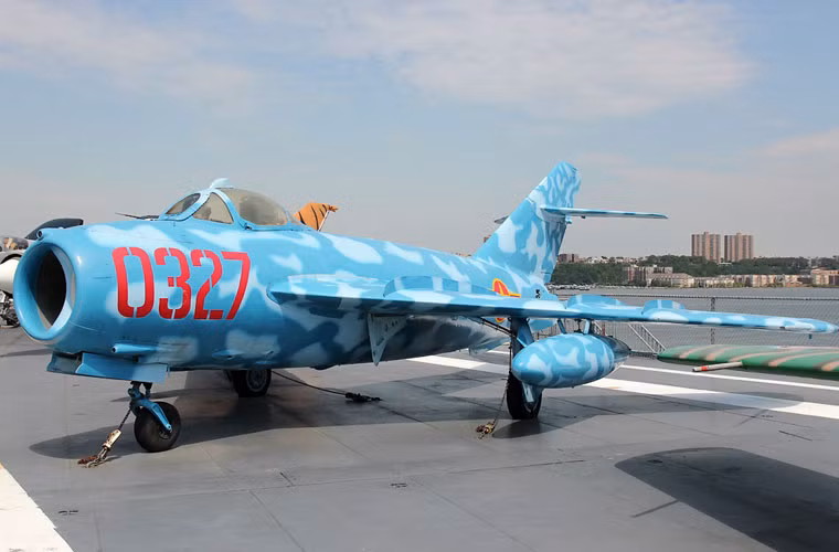 MiG-17 là tiêm kích phản lực cận âm được Liên Xô viện trợ cho Việt Nam sử dụng trong kháng chiến chống Mỹ. Tuy MiG-17 thua kém về mọi mặt so với tiêm kích Mỹ nhưng với “bàn tay tài tình, bộ óc sáng tạo, sự mưu trí dũng cảm” của phi công Việt Nam đã lập nên nhiều kỳ tích bắn hạ nhiều máy bay tối tân của Mỹ.