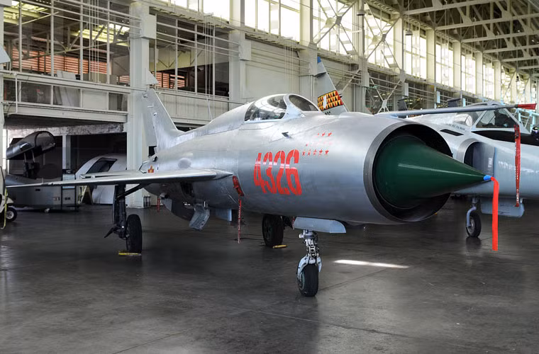 Hiện nay tại Bảo tàng Phòng không – Không quân Việt Nam trưng bày chiếc MiG-21 số hiệu 4326 lập 13 chiến công bắn hạ 13 máy bay Mỹ. Và người Mỹ cũng cố gắng “mô phỏng” chiếc MiG-21 đặc biệt này từ việc mua lại một chiếc MiG-21 tương tự từ Bảo tàng Anh và sơn đổi màu, cùng với 13 sao đỏ trên mũi. Hiện nay, chiếc MiG-21 này được trưng bày tại Bảo tàng Hàng không Thái Bình Dương (bang Hawaii).