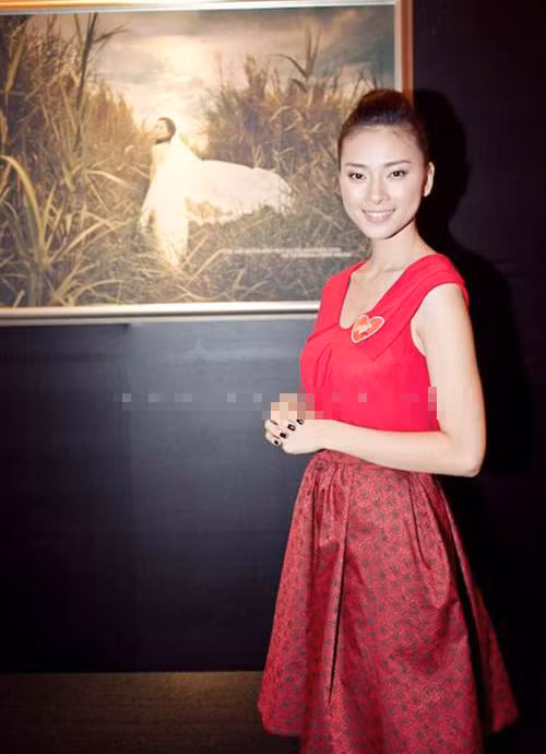 Vẫn rất xinh tươi dù diện style giản dị